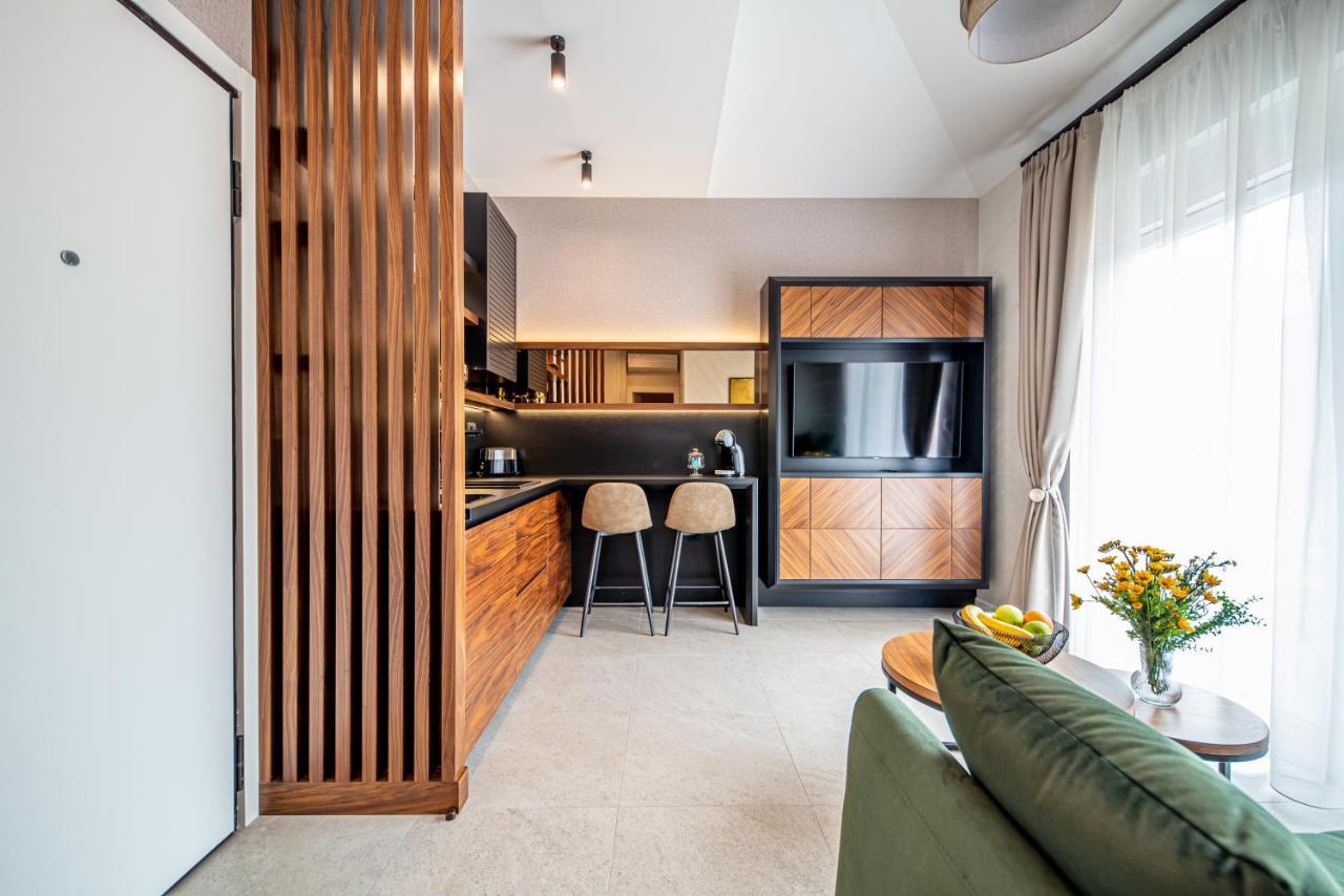 Enyana Luxury Suites Kotor Luaran gambar