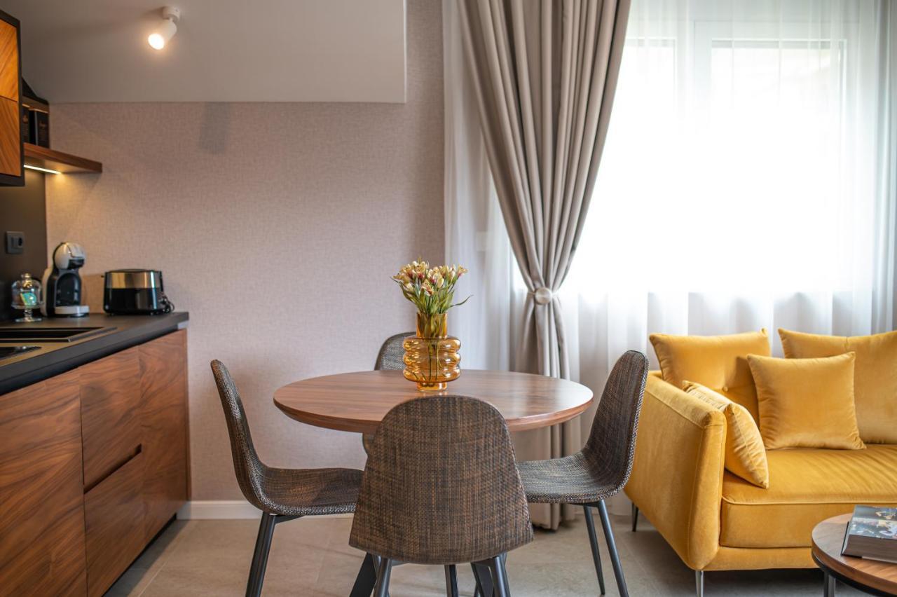 Enyana Luxury Suites Kotor Luaran gambar